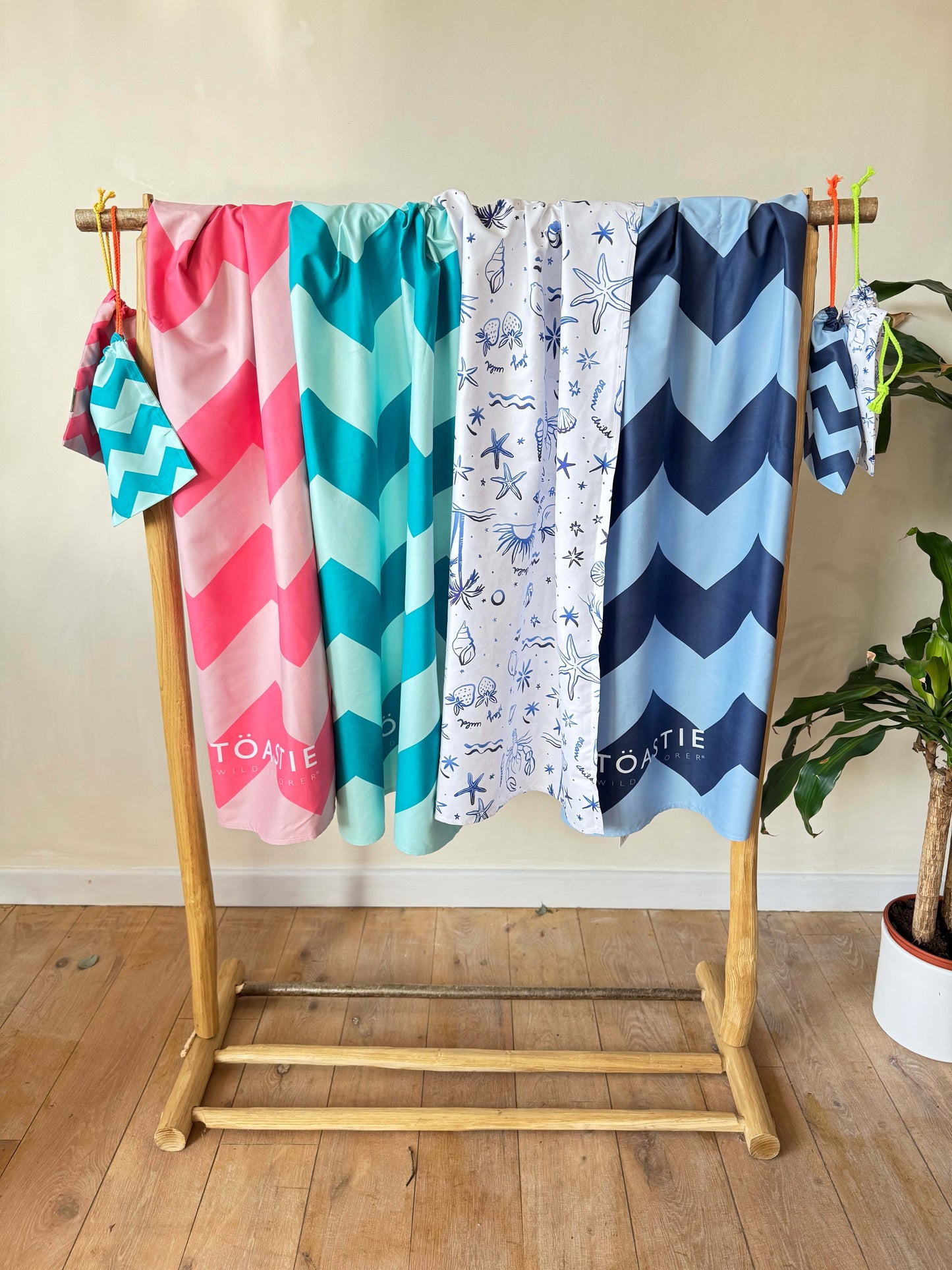 TOASTIE Printed Microfibre Towel- Pink Chevron