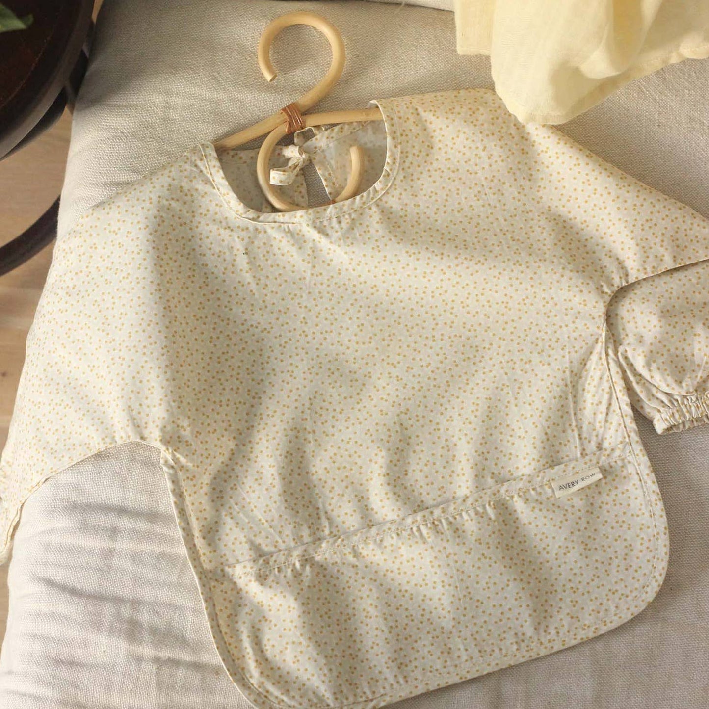 Avery Row - Sleeved Bib - Daisy Meadow