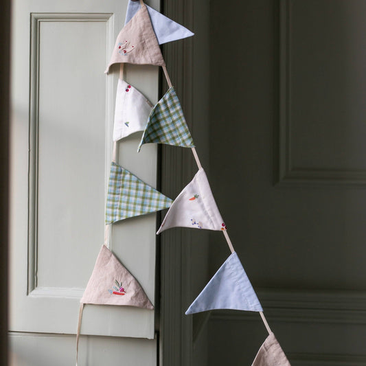 Avery Row - Bunting - Little Farm