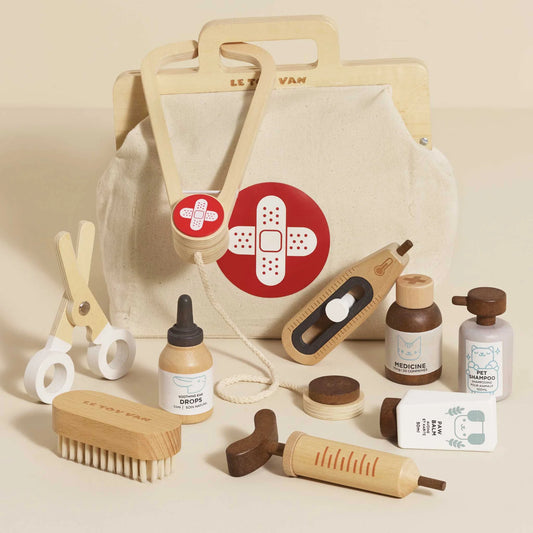 LE TOY VAN Animal Vet Set