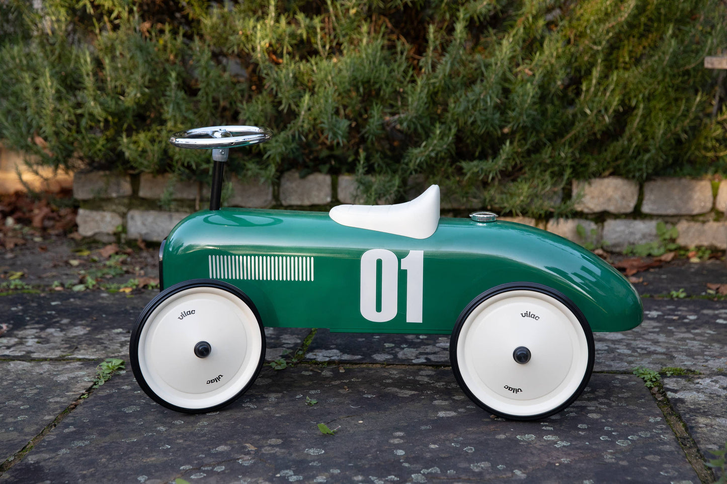 Hippychick - Vilal Metal British Racing Green Ride-On Car Vintage Style