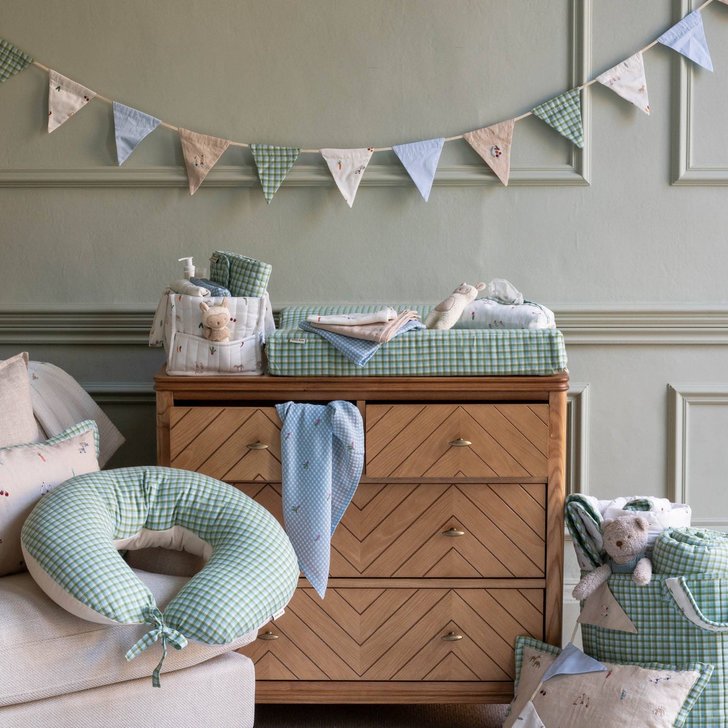 Avery Row - Bunting - Little Farm