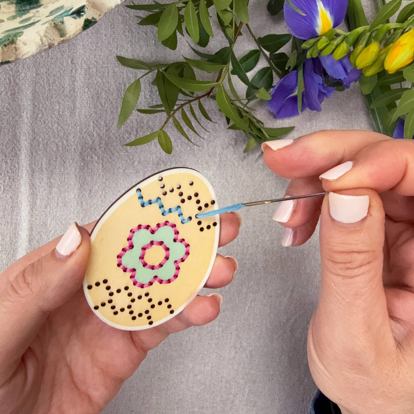 Cotton Twist - Flutter & Stitch Decoration Kit - Easter Craft Kit
